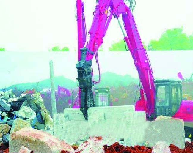 應(yīng)急救援防爆挖掘機(jī)