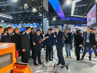 中國國際應(yīng)急展快訊：應(yīng)急管理部部長王祥喜了解凌天智能裝備集團(tuán)無人化裝備創(chuàng)新與應(yīng)用情況！