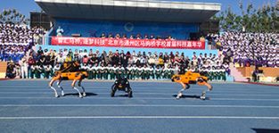 凌天攜帶四足機(jī)器狗、偵檢無(wú)人機(jī)等高精尖裝備走進(jìn)校園，助力北京通州市馬駒橋?qū)W校首屆科技嘉年華