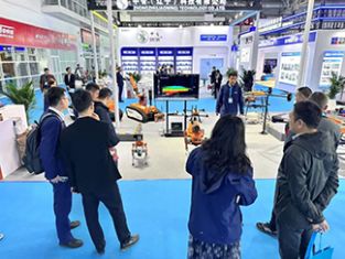 【消防機(jī)器狗系列亮相石油展】北京凌天滅火四足機(jī)器狗、偵察四足機(jī)器狗、運(yùn)輸四足機(jī)器狗、消防系留滅火無人機(jī)等重點(diǎn)裝備亮相展會(huì)！